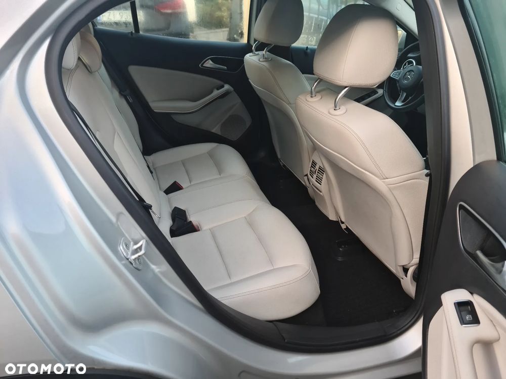 Mercedes-Benz GLA - 7