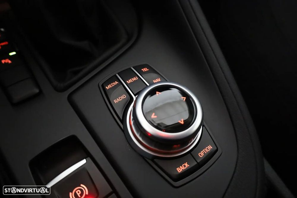 BMW X1 18 d sDrive Auto Advantage - 40