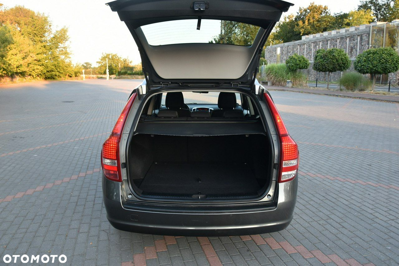 Kia Ceed - 27