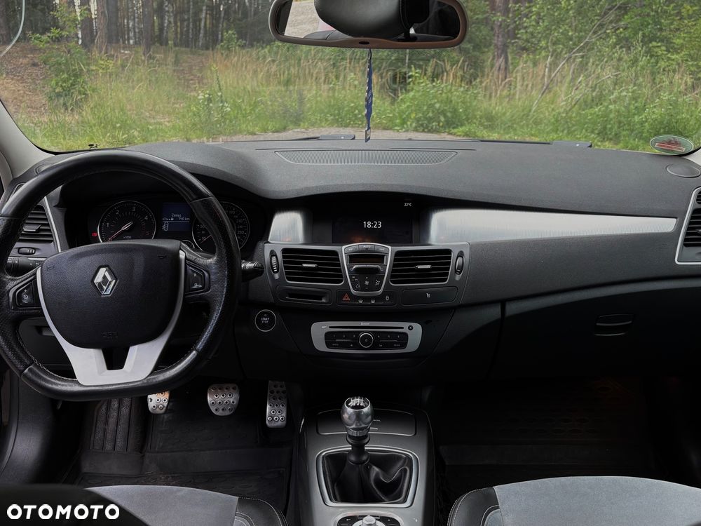 Renault Laguna dCi 150 FAP Start-Stop GT - 23