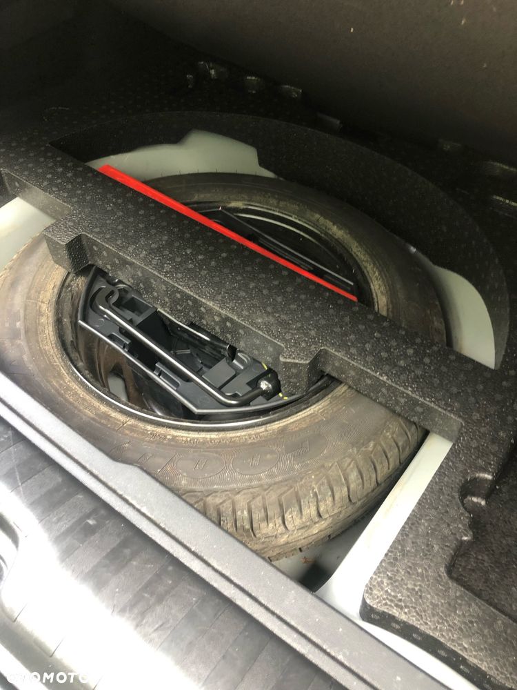 Peugeot 2008 1.2 Pure Tech Style S&S - 23