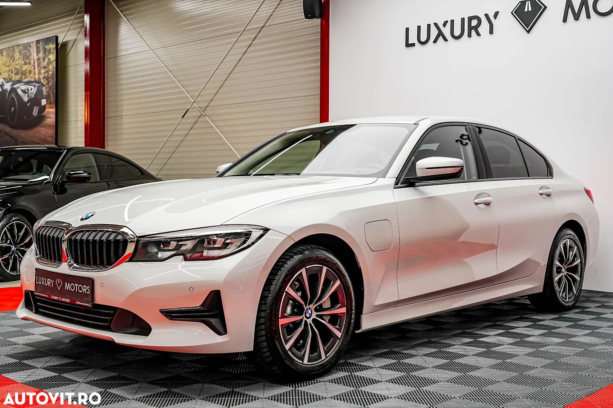 BMW Seria 3 330e Aut. Sport Line - 1