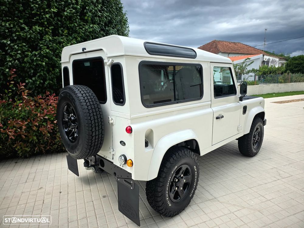 Land Rover Defender - 2