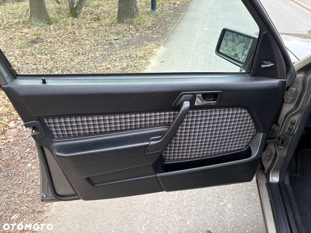 Mercedes-Benz W201 (190) - 16