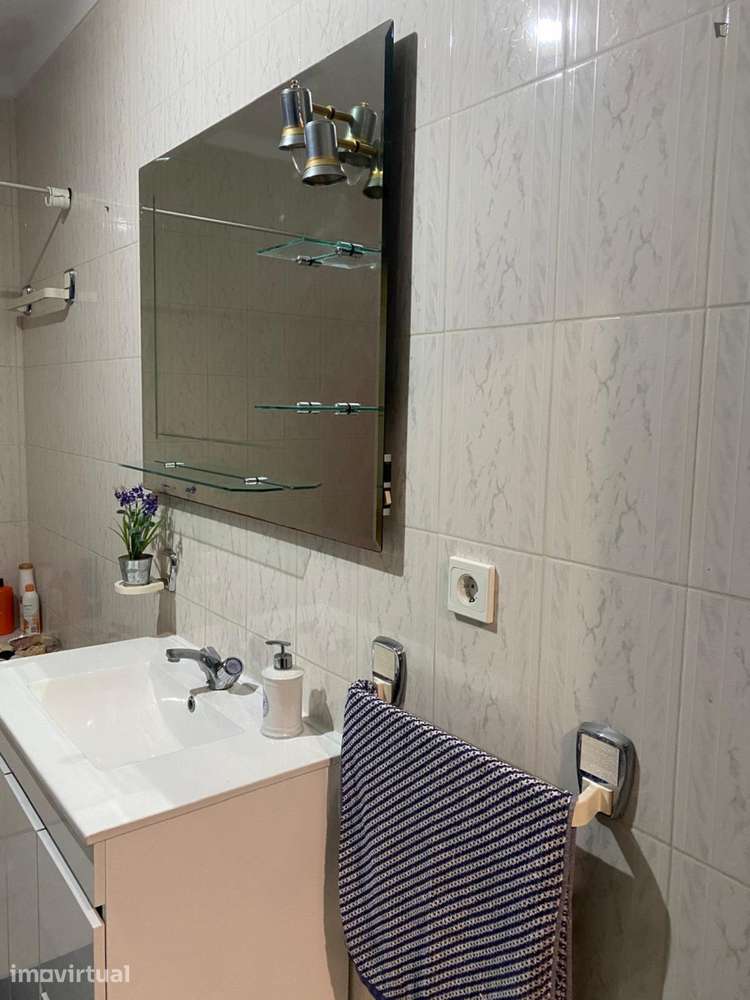 Quarto - localizado em Aveiro - Grande imagem: 2/17