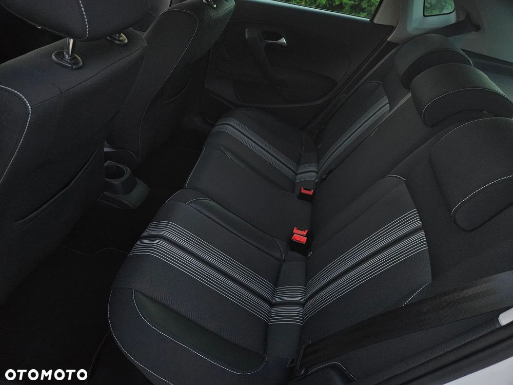 Volkswagen Polo 1.2 TSI MATCH - 23