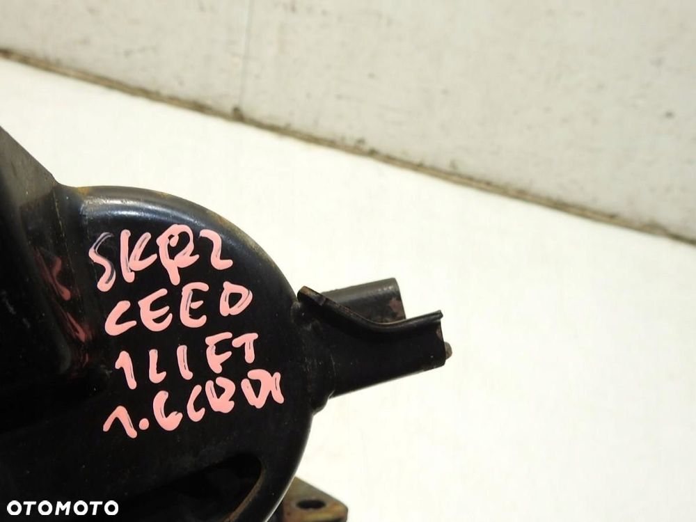 ŁAPA PODUSZKA SKRZYNI KIA CEED I 1.6 CRDI - 2