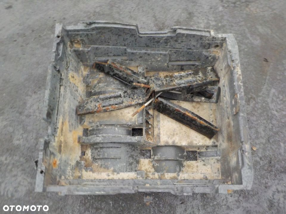 ACTROS MP4 SKRZYNKA NA AKUMULATORY - 2