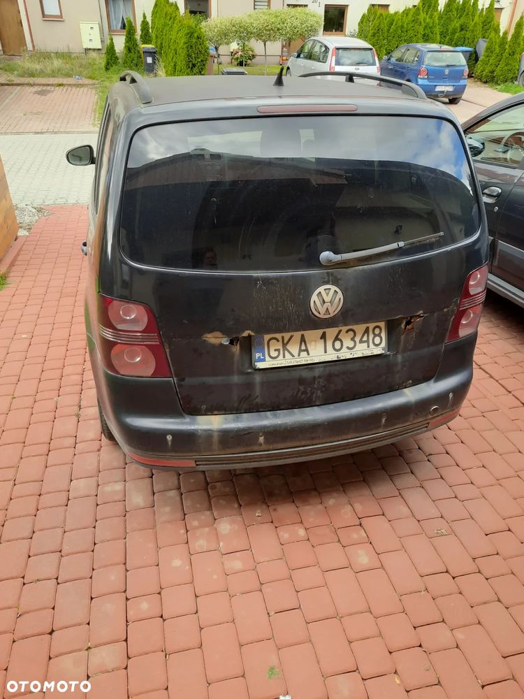 Volkswagen Touran 1.9 TDI Conceptline - 4