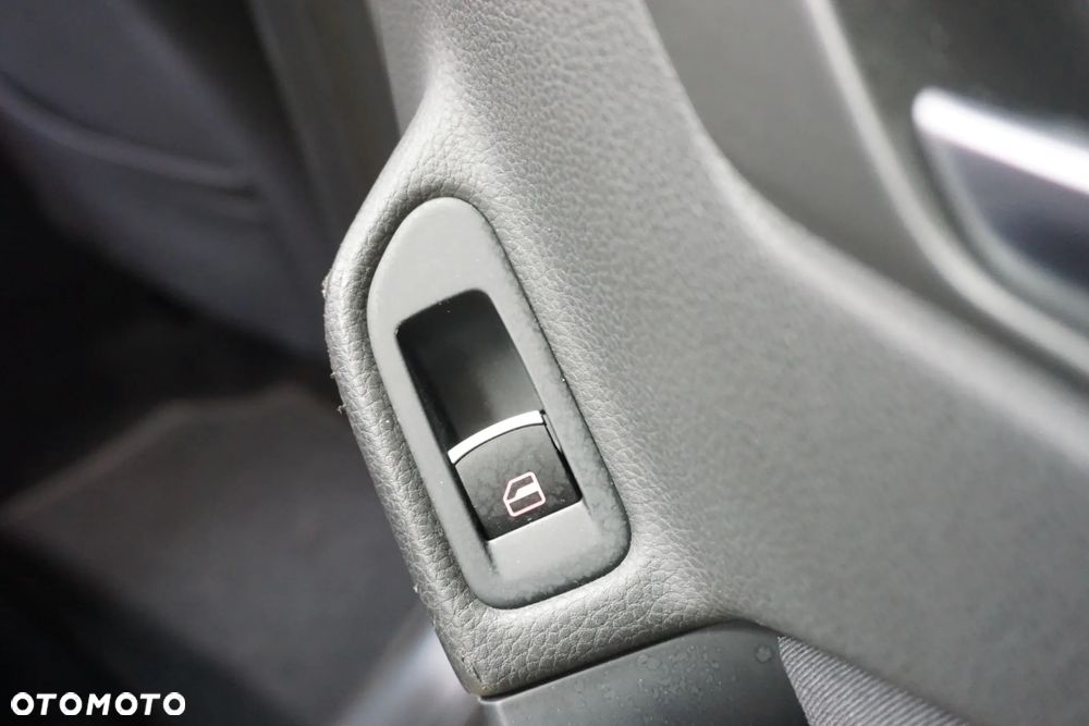 Volkswagen Golf 1.6 Highline - 27