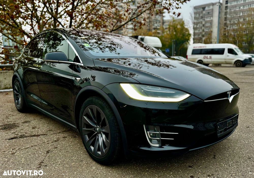 Tesla Model X - 1