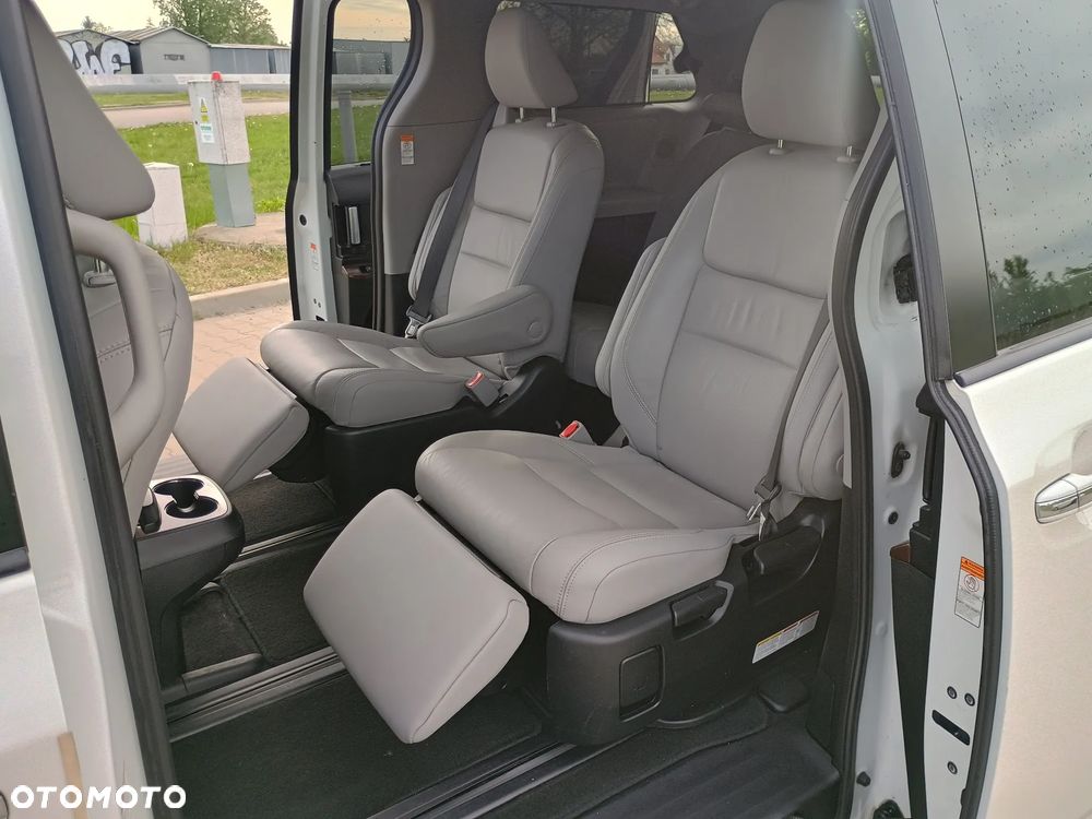 Toyota Sienna - 9