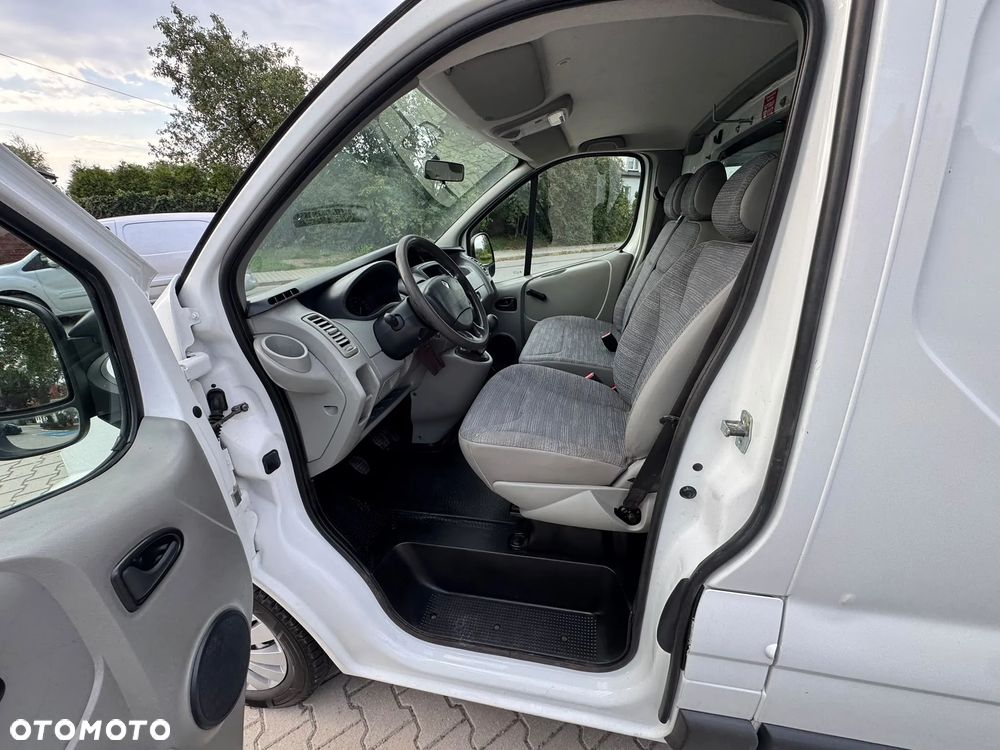 Renault TRAFIC L2H1 LONG Długi Furgon 3os. Serwis Hak Super Stan NISKI PRZEBIEG - 7