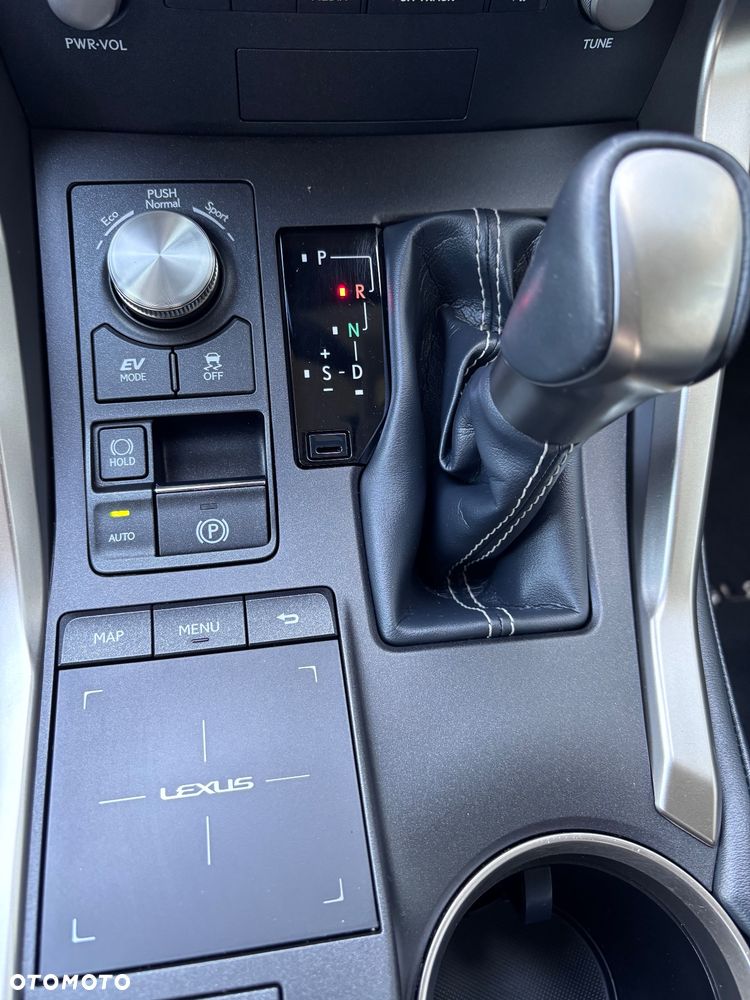 Lexus NX 300h F Impression AWD - 31