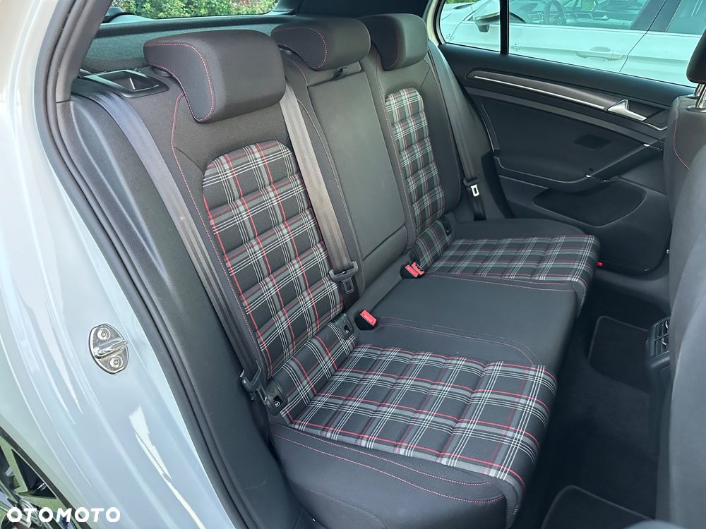 Volkswagen Golf GTI (BlueMotion Technology) DSG Performance - 35