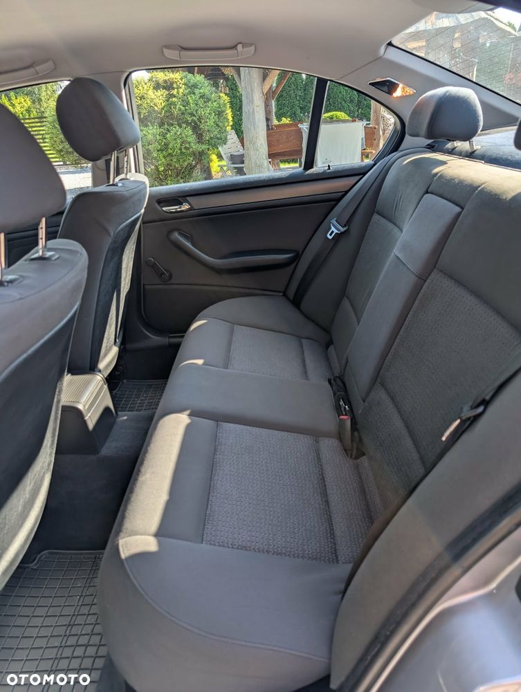 BMW Seria 3 318i - 10