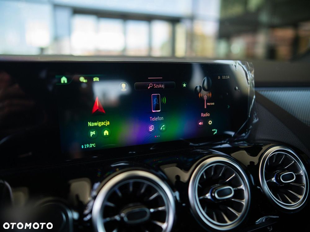 Mercedes-Benz GLA - 21