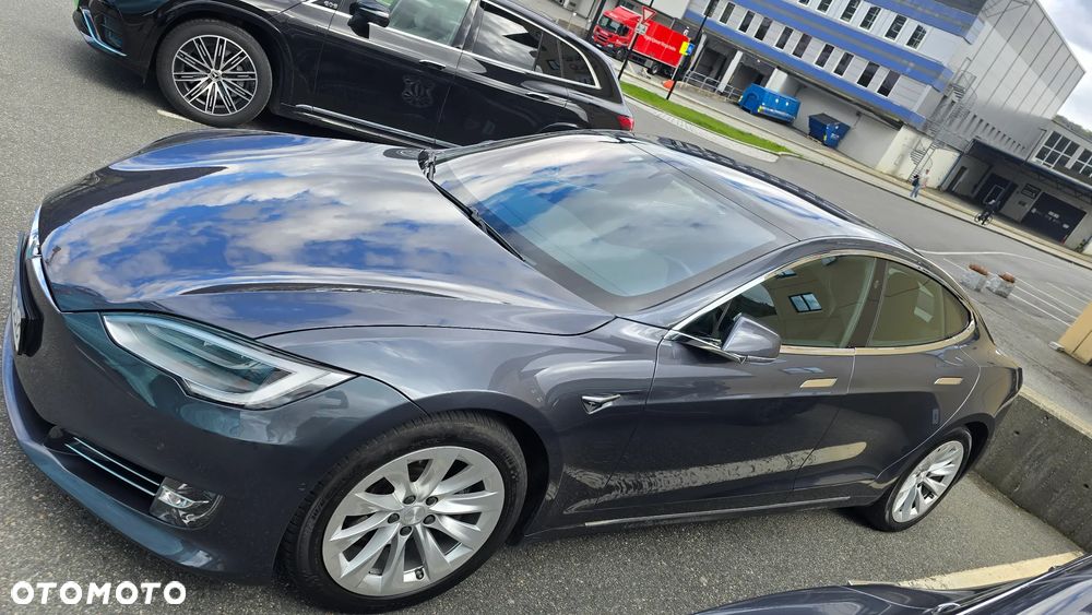 Tesla Model S - 8
