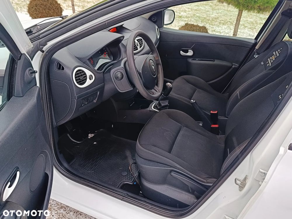 Renault Clio 1.2 16V 75 Yahoo - 13