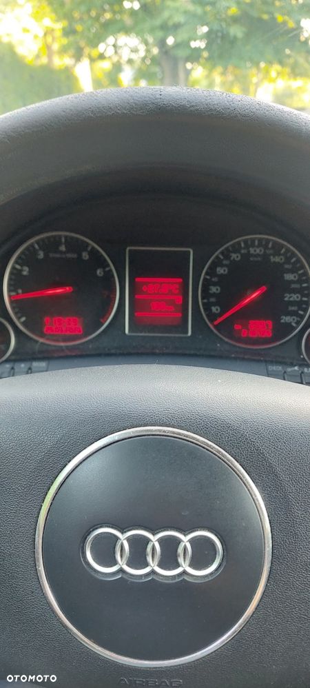 Audi A4 Limousine - 5