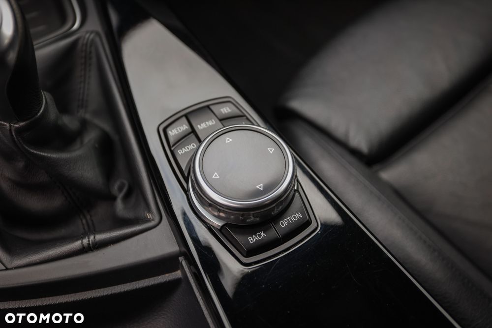 BMW Seria 3 320d xDrive Sport Line - 40