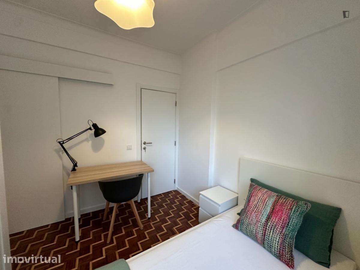 Quarto - localizado em Almada Lisbon - Grande imagem: 4/17