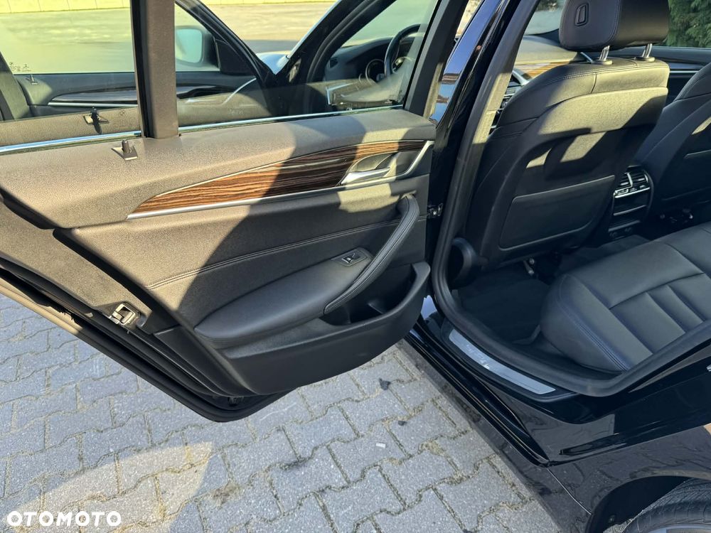 BMW Seria 5 530i Sport Line - 34