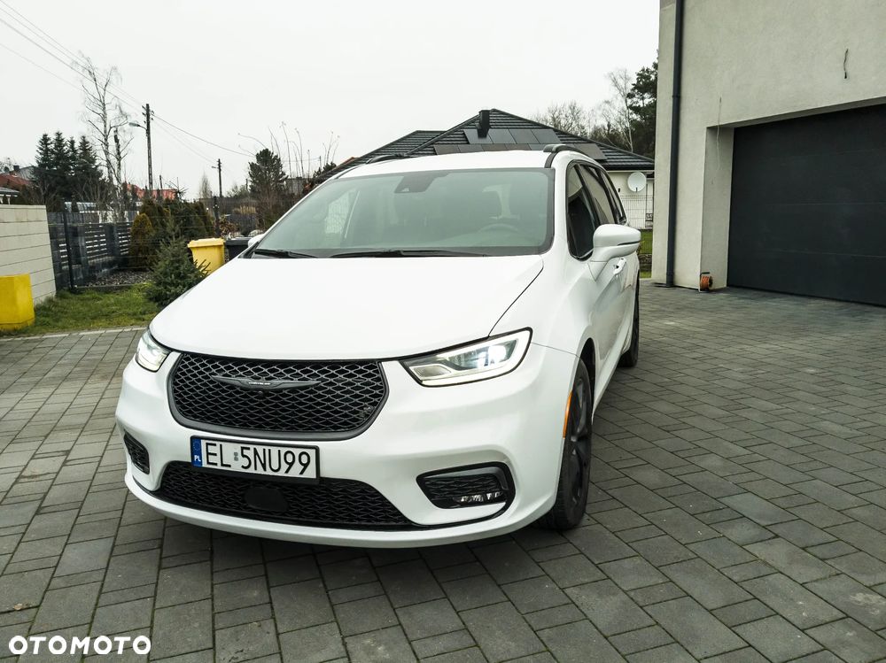 Chrysler Pacifica - 2