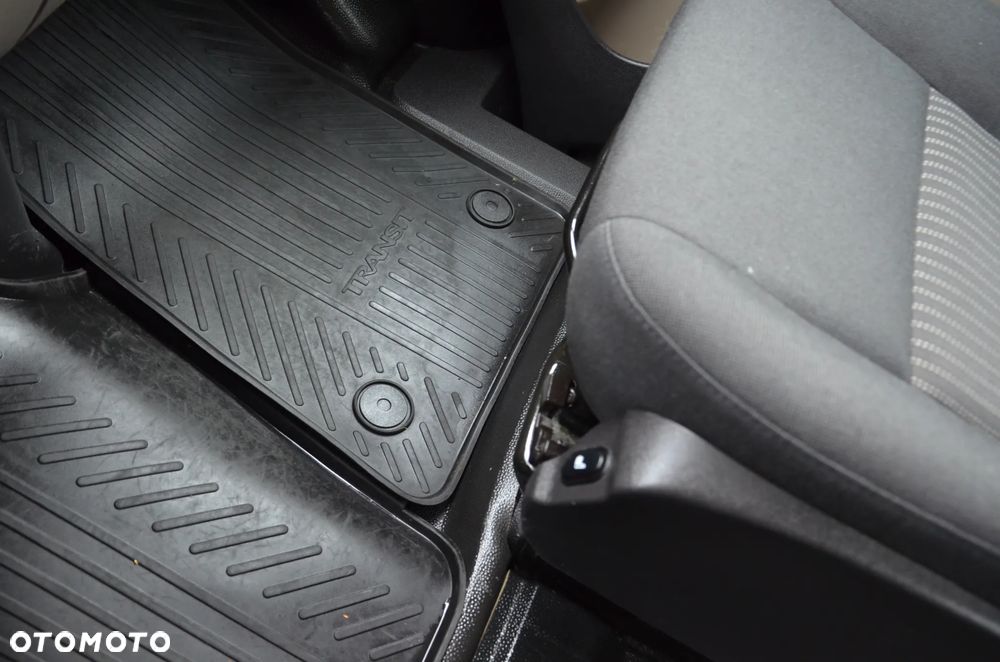 Ford TRANSIT CUSTOM - 24