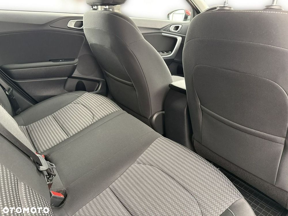 Kia Ceed - 24