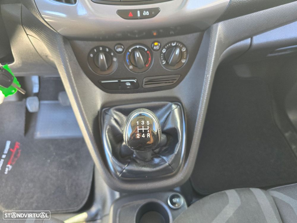 Ford Transit Connect 1.6 TDCi 200 L1 Ambiente - 21