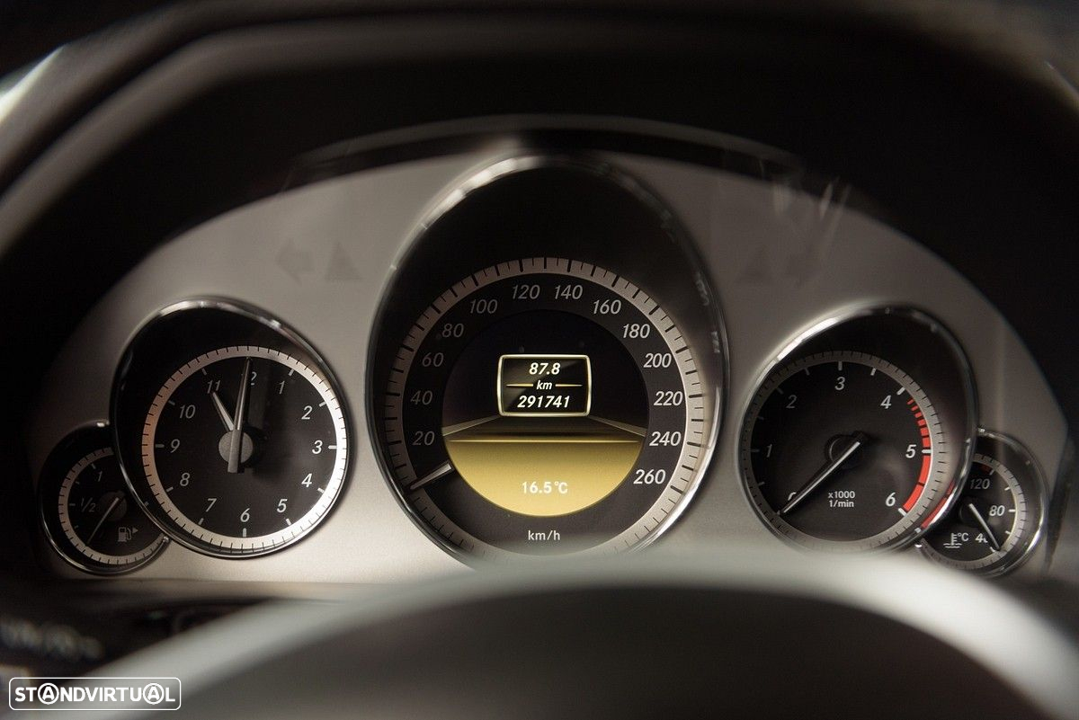 Mercedes-Benz E 220 CDi Avantgarde BlueEfficiency - 37