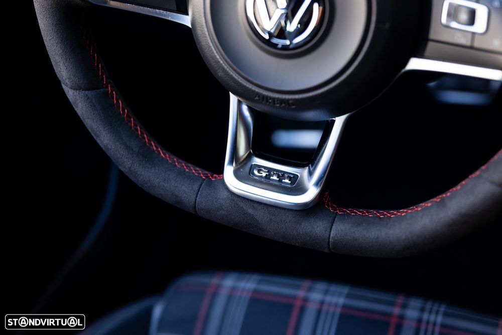 VW Golf GTI Performance BlueMotion DSG - 24