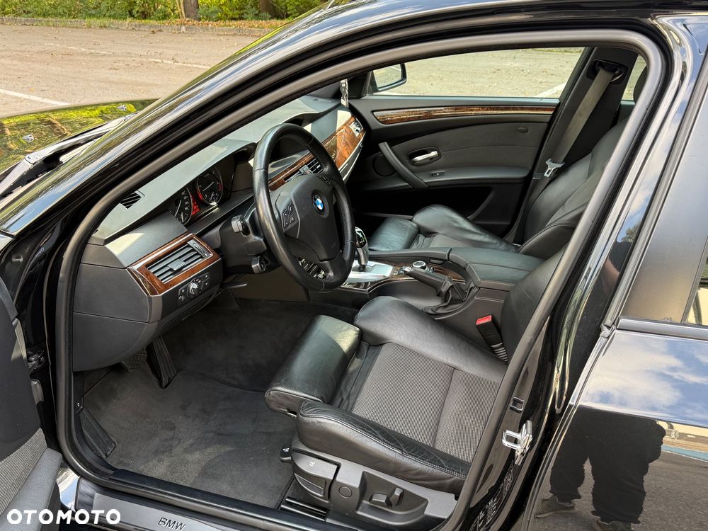 BMW Seria 5 525d Touring Edition Exclusive - 12