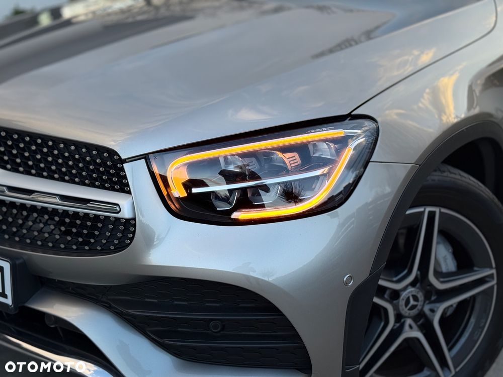 Mercedes-Benz GLC 250 4Matic 9G-TRONIC AMG Line - 19