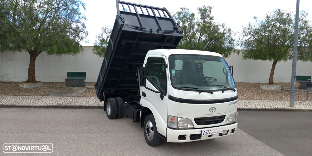 Toyota Dyna 35.25 basculante - 2