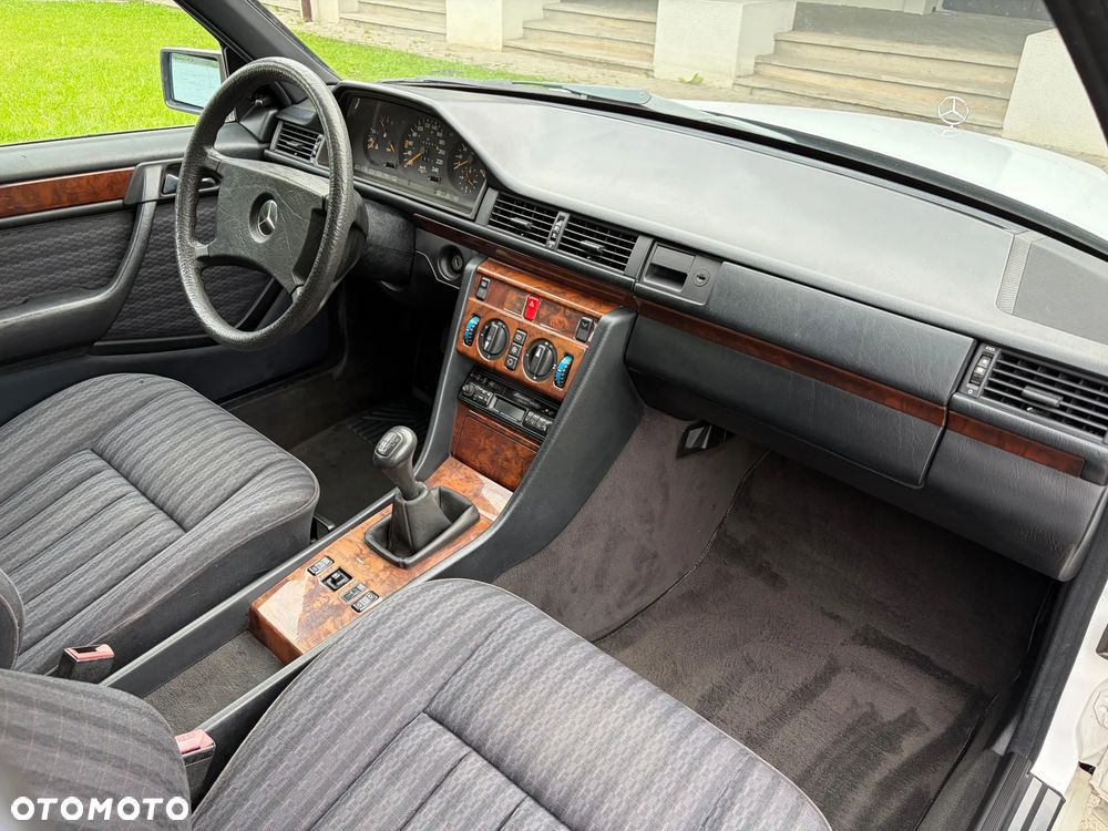 Mercedes-Benz W124 (1984-1993) - 12
