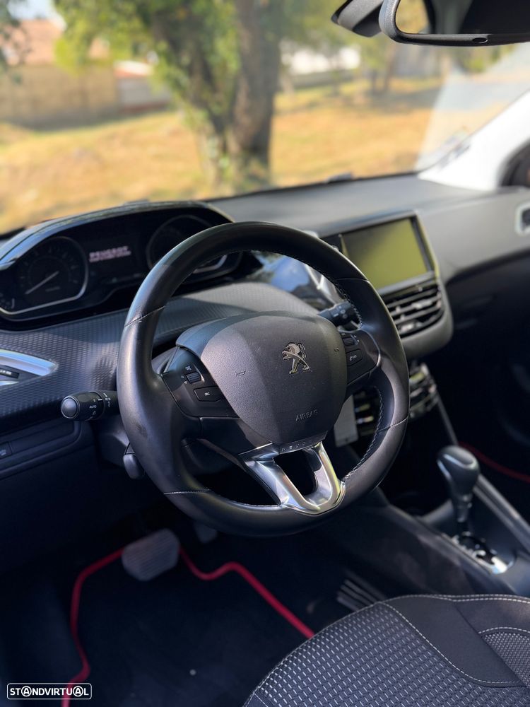 Peugeot 208 1.2 PureTech Allure EAT6 - 7