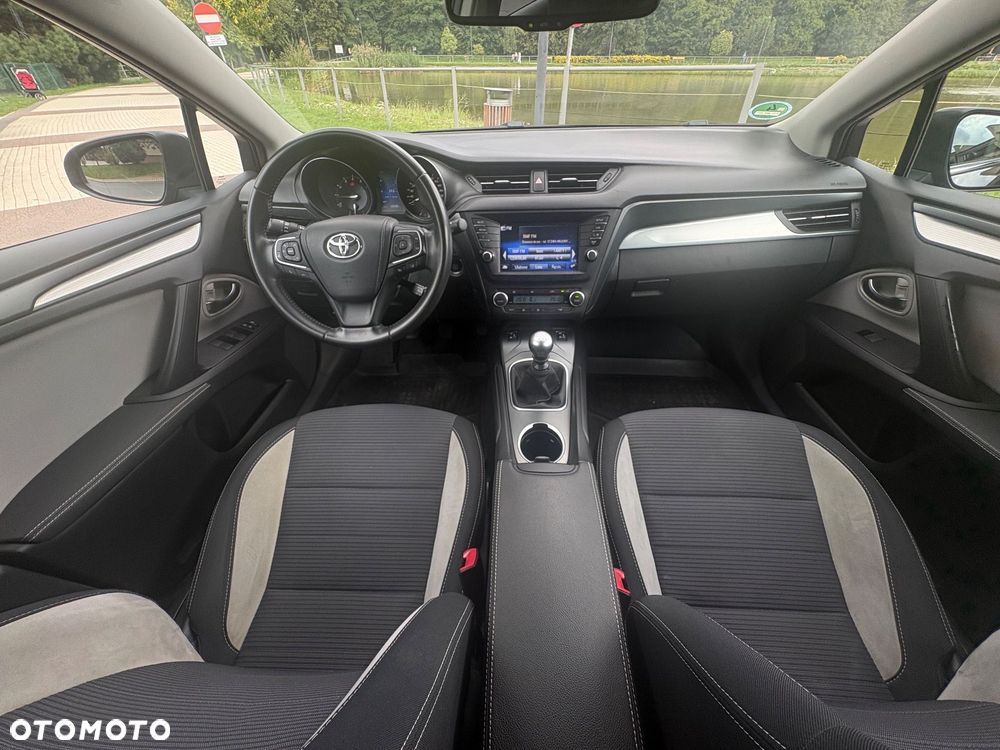Toyota Avensis Touring Sports 1.8 Team Deutschland - 6