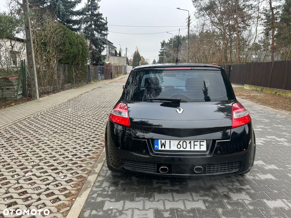 Renault Megane Sport F1-Team R26 - 9