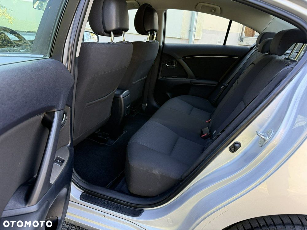 Toyota Avensis 1.8 Style - 8