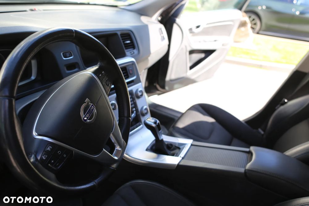 Volvo V60 D3 Drive-E Dynamic Edition (Momentum) - 17