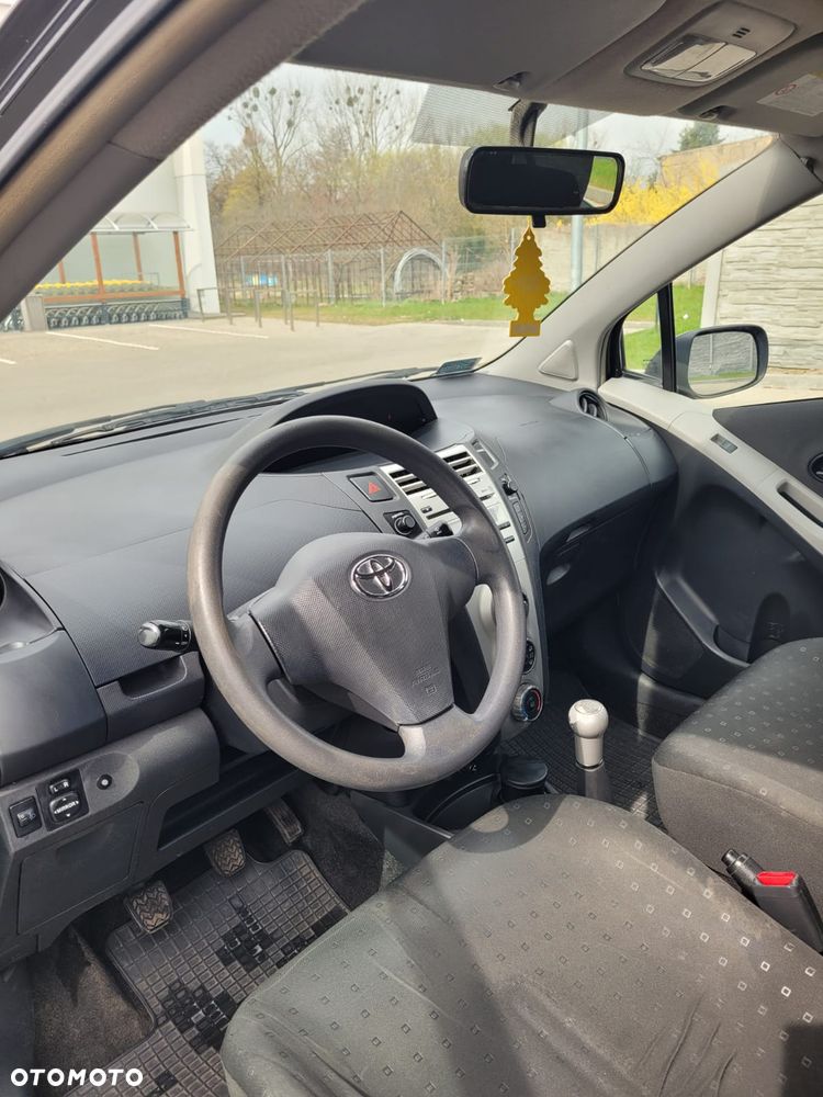 Toyota Yaris 1.3 Sol - 4