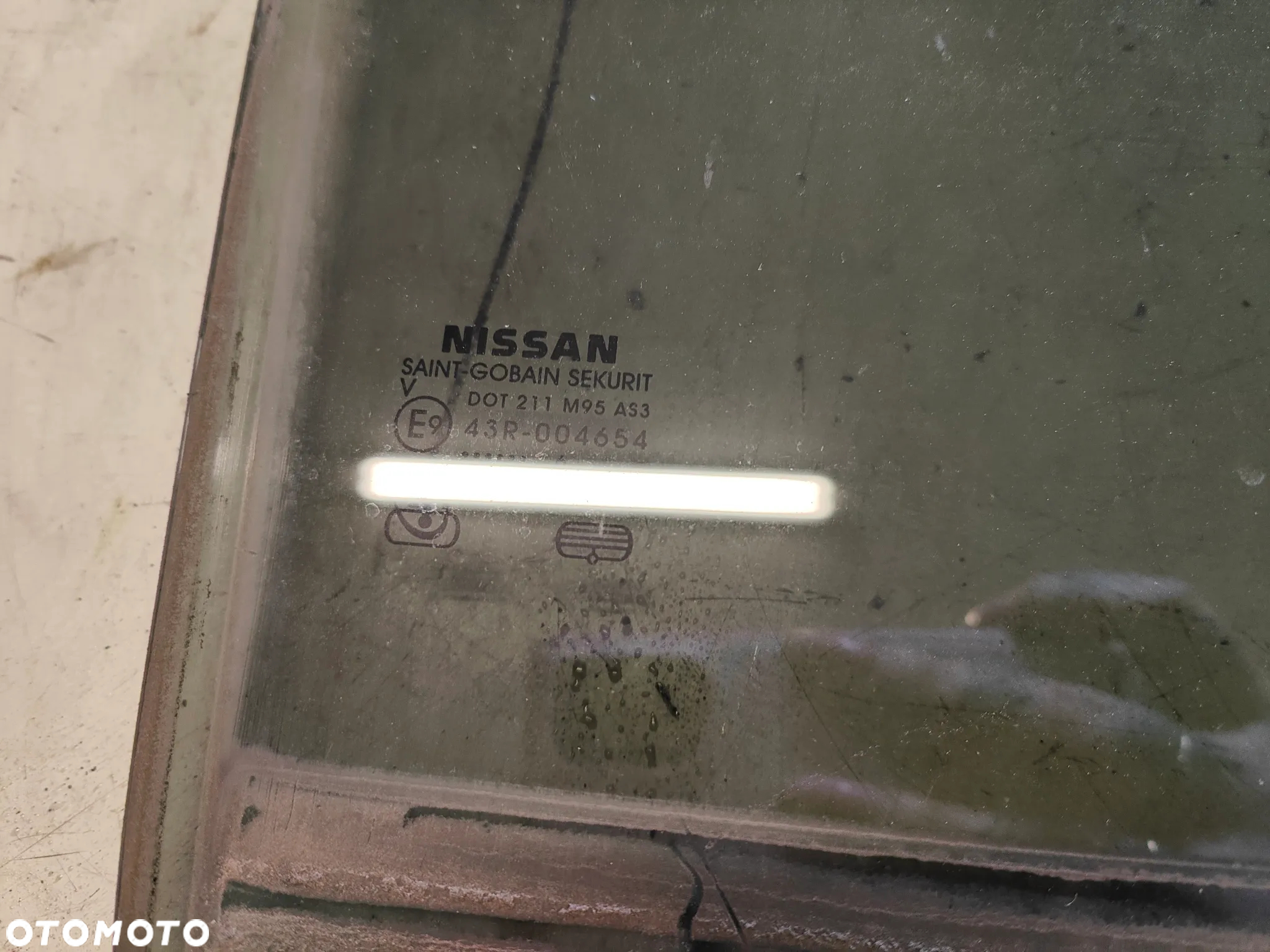 NISSAN PATHFINDER III 06r SZYBA PRAWY TYŁ - 2