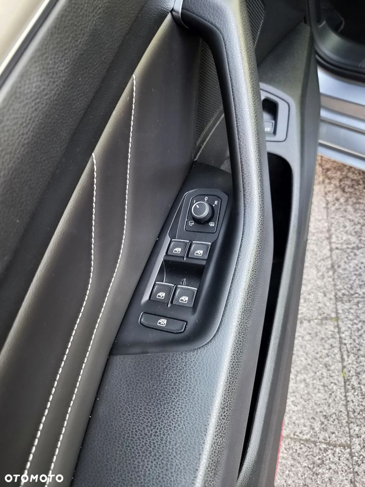 Volkswagen Passat 2.0 TDI EVO Elegance DSG - 21
