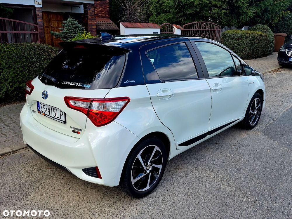 Toyota Yaris Hybrid 100 Selection - 5