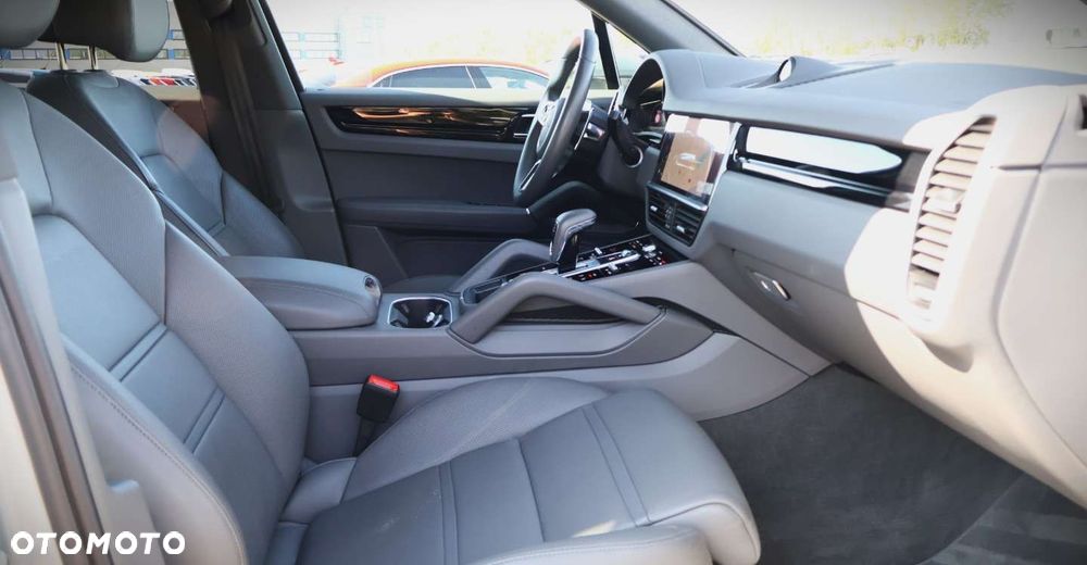 Porsche Cayenne - 21