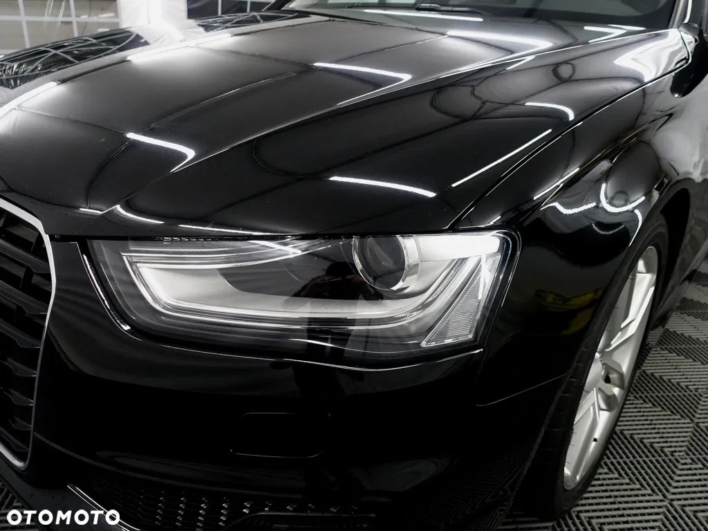 Audi A4 2.0 TDI DPF S line Sportpaket - 32