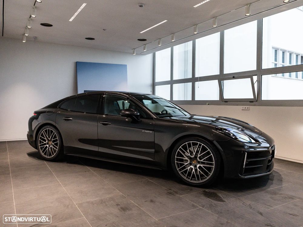 Porsche Panamera - 4