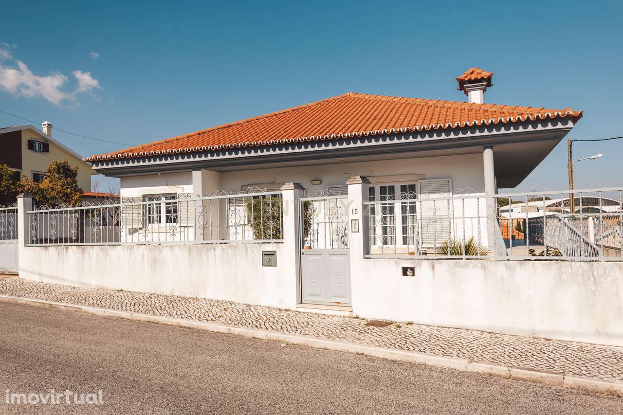 Moradia Isolada T4+2 com Piscina | Lazarim – Charneca da Caparica - Grande imagem: 2/50